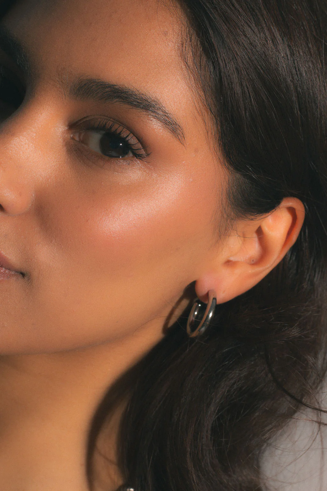 Minimalist Hoop Earrings - Silver - Image 4