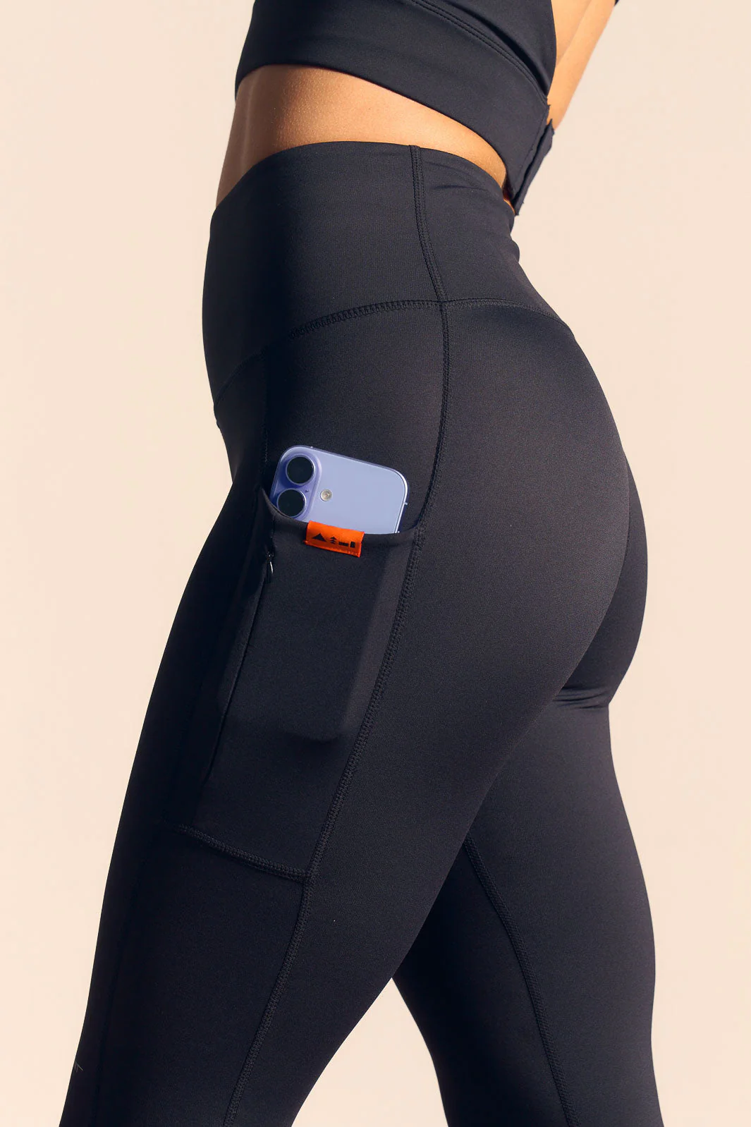 Traverse Legging - Black - Image 3